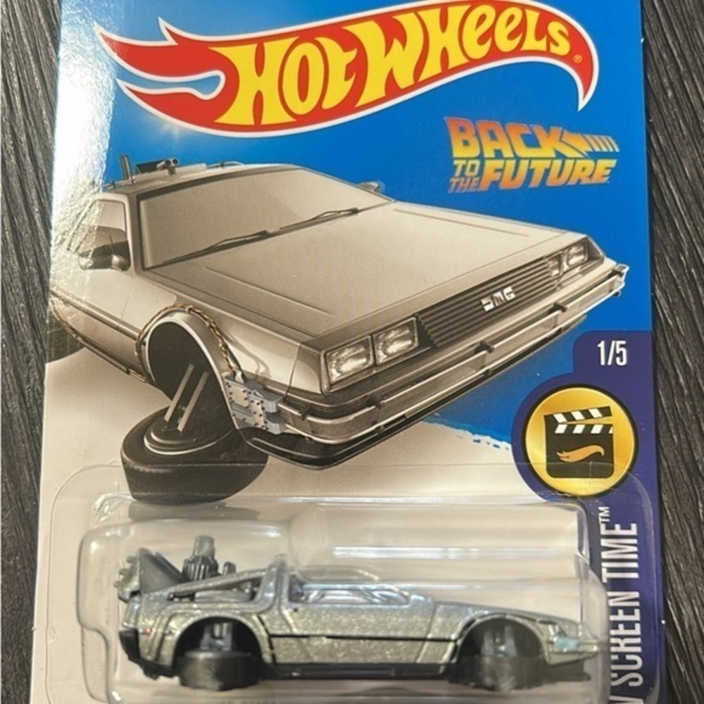 Hot Wheels Back to the Future DeLorean Time Machine Hover Mode